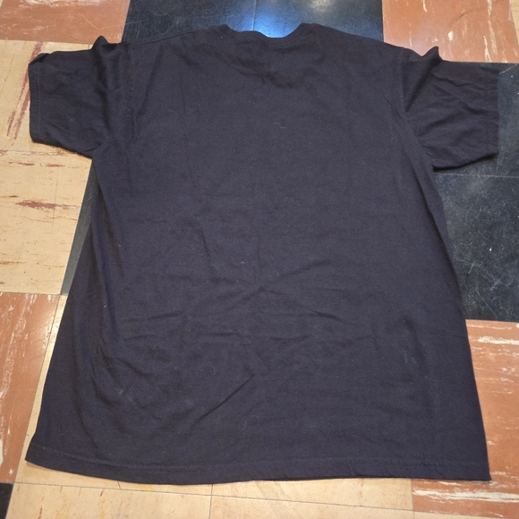QUEEN black tshirt with gold red accents on the print front back mens BNWOT - Picture 4 of 15